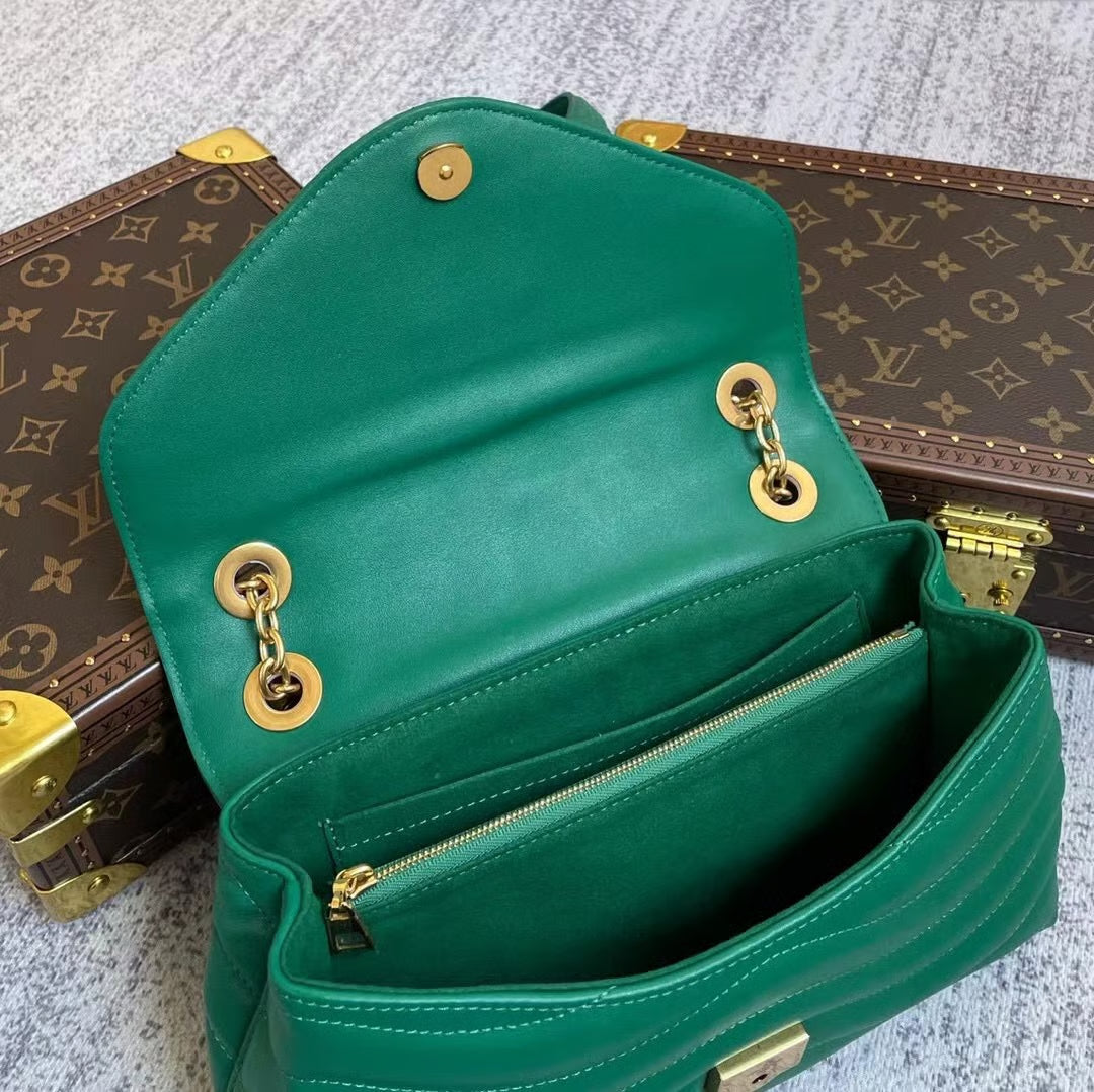 Louis Vuitton New Wave Chain 24Cm Green M58664, Designer Handbags, Womens Purse, luxury bags