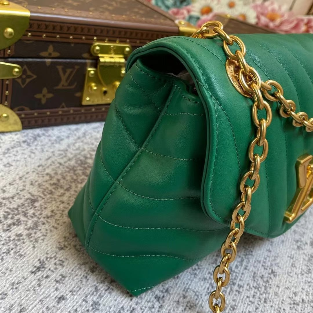 Louis Vuitton New Wave Chain 24Cm Green M58664, Designer Handbags, Womens Purse, luxury bags